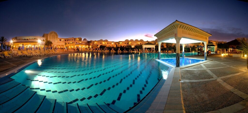 Carthage-thalasso-piscine-1024x466
